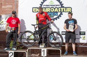 Los tres primeros clasificados del Open EnduroAstur BTT.