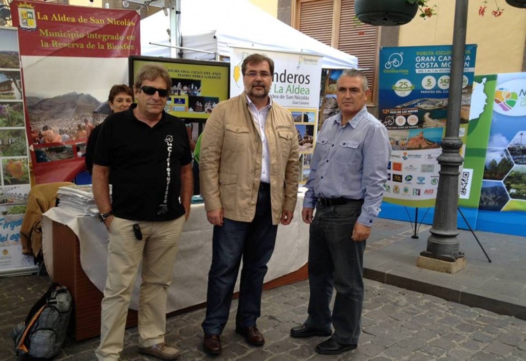 Ángel Bara, junto a Pedro Suárez y Víctor Julio, en La Aldea de San Nicolás.