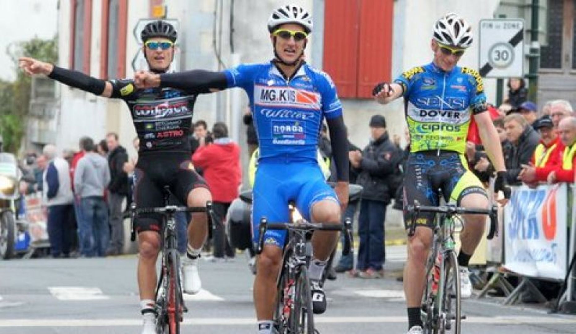 Essor Basque Liam Bertazzo gana Les Boucles de l'Essor Ciclo21