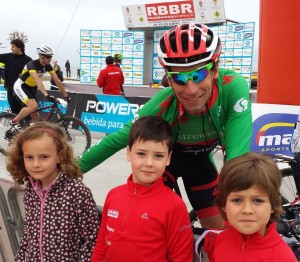 Romero, con unos incondicionales seguidores. © E. Gómez.