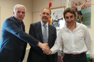 Bartrolí, Cerrón y Escartín, tras la firma. © RFEC