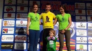 Díaz, con el maillot de líder.