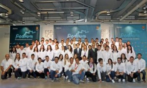 Podium concede becas a 80 deportistas.