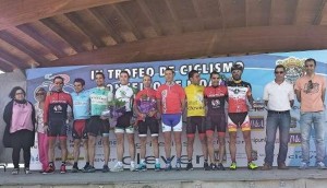 Los ganadores, en el podio de Moaña. © FGC