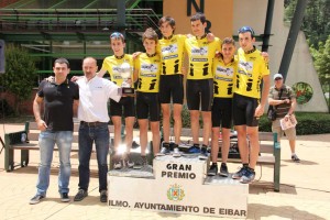 El CC Irunés-Neumáticos Txepeta fue el mejor equipo en Eibar.© FGC