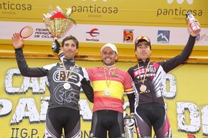 Hermida, Álvarez y Mantecón, podio élite 2013. © RFEC