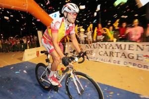 Juan Antonio Conesa, en la llegada de su aventura ciclista en solitario. © Pedro Martínez.