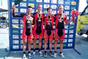 Los medallistas de tándem. © RFEC