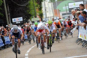 Apretada victoria del británico McLay.