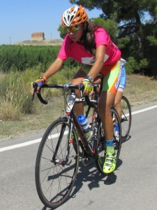 Sandra Alonso, primera fémina en la Vuelta al Bajo Aragón.  © Antonio Pardo