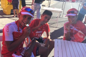 Los ciclistas marroquíes disfrutaron de la jornada ciclista en San Fernando.  © RFEC