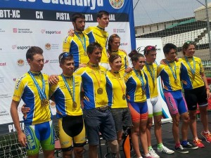Los nuevos campeones catalanes de pista, en el podio. © FCC