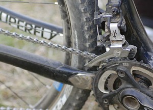 Así de limpia queda la transmisión de la bicicleta de Carlos Coloma tras disputar y ganar la prueba inaugural del Open de Madrid XC. 