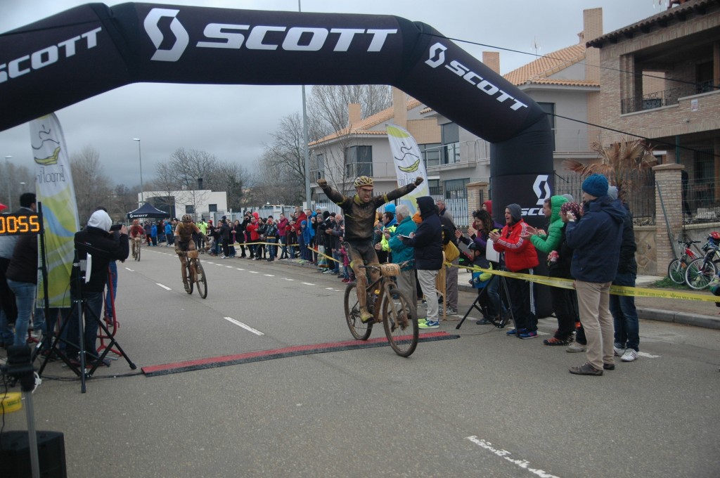 José Luis Gómez celebra su victoria en la Jamon Bike al ganar la 2ª etapa © FAC