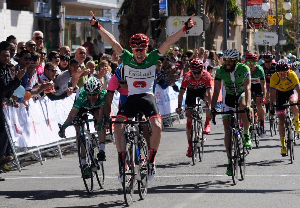 Fernández, ganando al sprint © FCRM