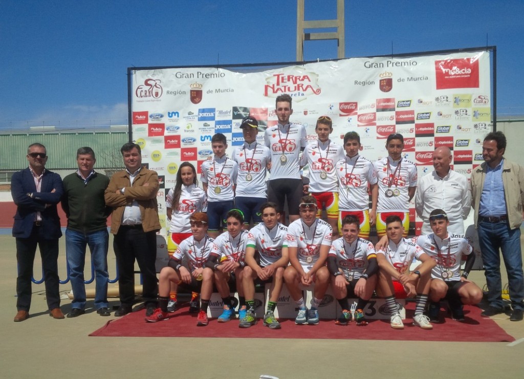 Podio todos los nuevos campeones regionales de pista © FCRM
