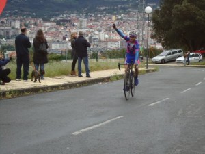 Iago Alonso, cruzando la meta.