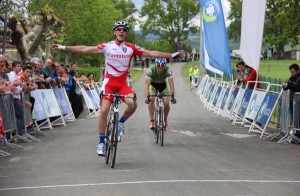 Pablo Alonso celebra su triunfo.