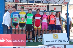 Los vencedores finales de la Ruta de Cadetes a la Región de Murcia, en el podio © FCRM