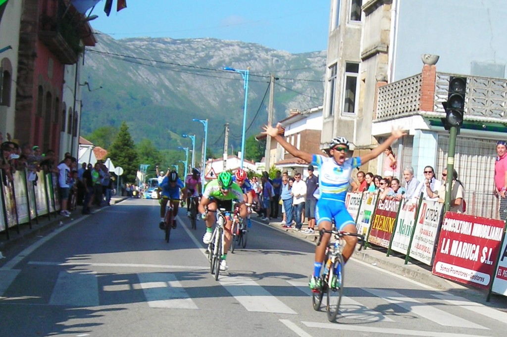 Breno Morais, ganando en San Felices de Buelna @ A. Coterillo
