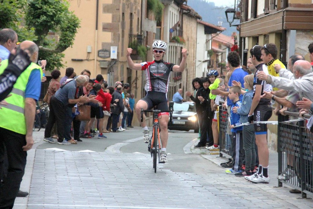 Ibarguren, celebrando su victoria © FGC