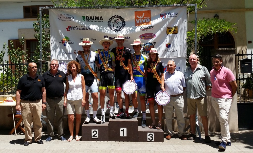 Los campeones de Baleares 2015, en el podio © FCIB