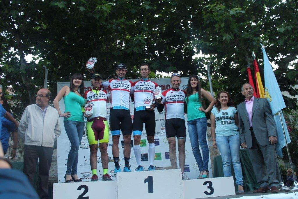 Los campeones máster madrileños lucieron sus maillots © GD Orquín