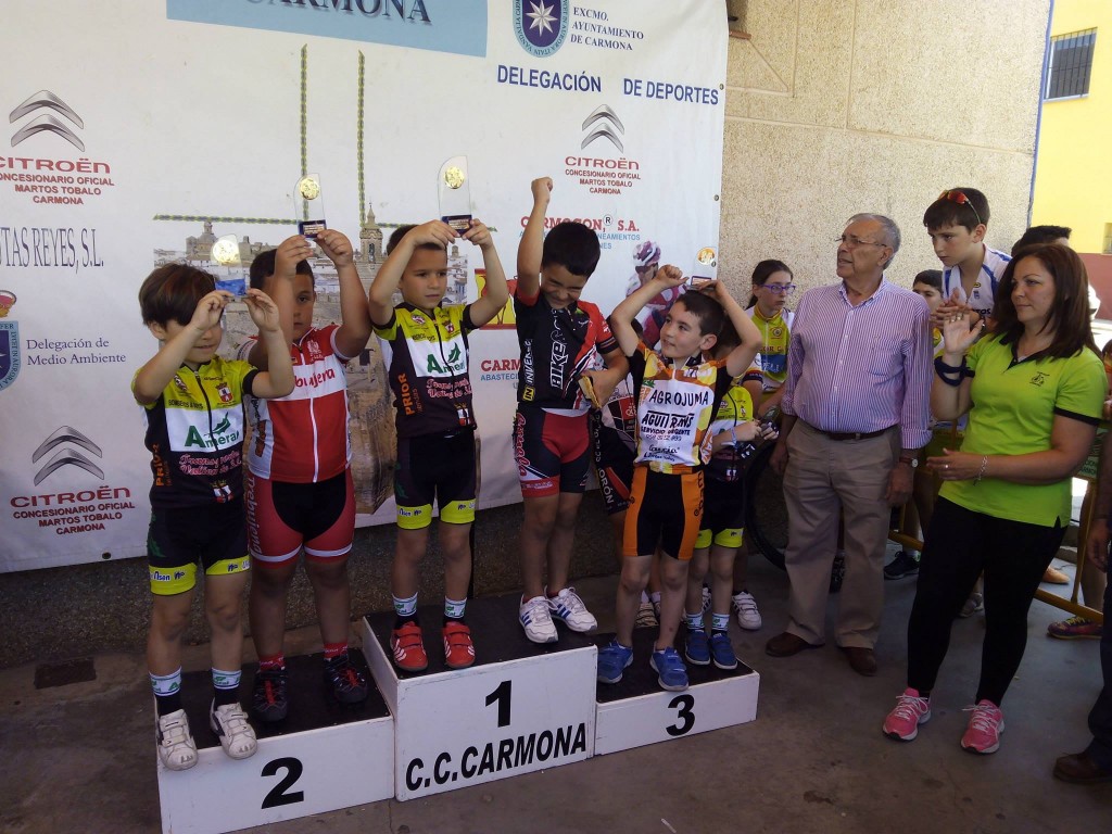 Los más pequeños, en el podio de Carmona © José María Rodríguez