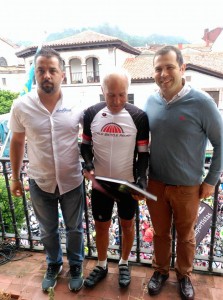 Álvaro Pino, emocionado en su homenaje.