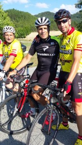 Miguel Indurain, con algunos participantes del MTB Espartanos.