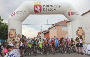Salida de la 1ª etapa © leonnoticias.com