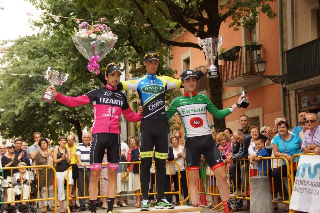 López Cozar, entre Márquez e Irisarri en el podio de Aretxabaleta © FVC