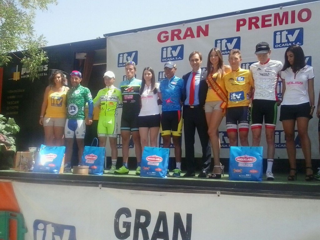 Podio con los líderes tras la 3ª etapa © CC Padronés