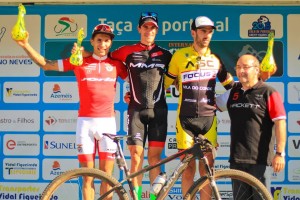 Carlos Coloma, en el primer escalón del podio de Oliveira de Azeméis.