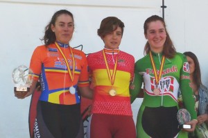 Podio femenino con Calderón entre Ripoll y Leonet © RFEC