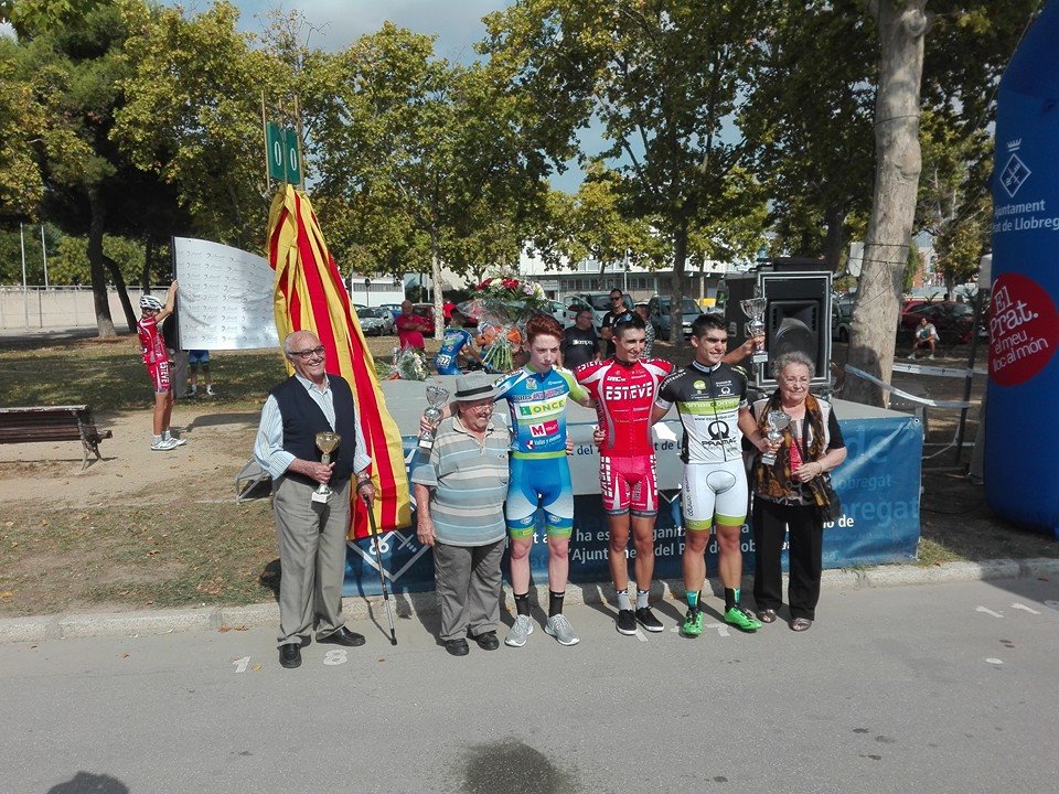 Podio del GP Ciutat del Prat con Alejandro Sánchez entre Roger Adrià y Aitor Ruiz  © CC Mollet