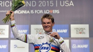 Kiryienka, con sus trofeos © Sky