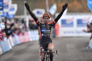 Van Aert gana en Essen