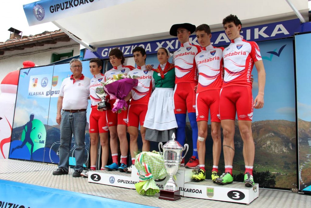 La selección cántabra, vencedora en 2015 © FGC