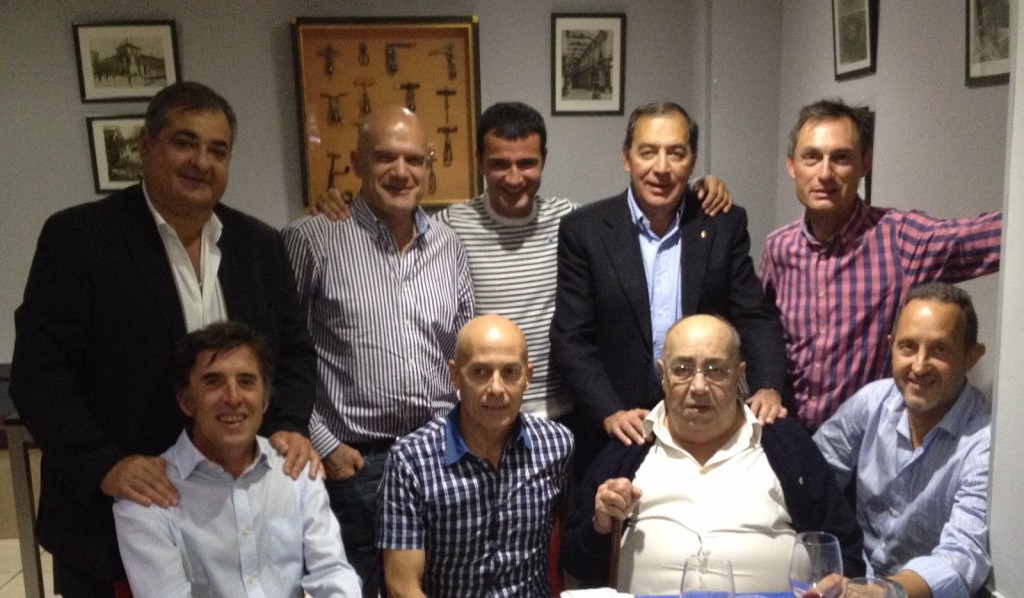 Moliner, sentado, segundo por la derecha