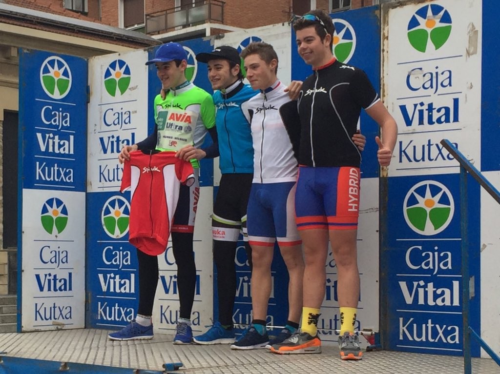 Los líderes de la Aiarako Bira, en el podio © A. Arberas
