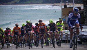 El pelotón de féminas, en la carrera de Noja © A. Brevers