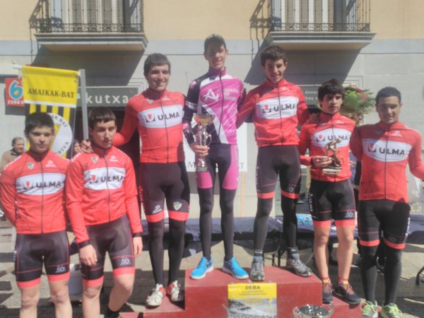 Podio en Deba copado por el Ulma y Arturo Gravalos, del Asesores de Navarra © @TeamAsesores