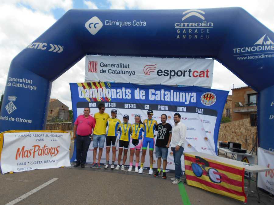 Las féminas y cadetes, campeones de Catalunya 2016 © FCC