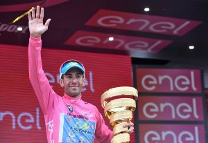 Nibali con su segundo trofeo © Giro 