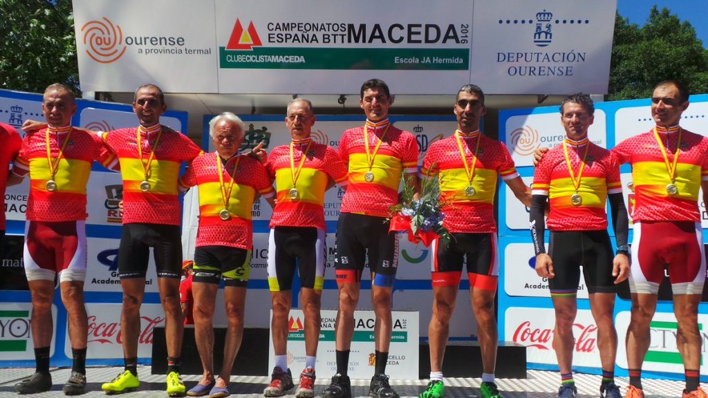 Todos los campeones de España máster XCO, en el podio © RFEC