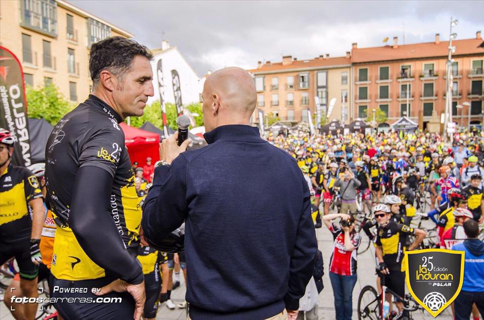 Indurain, en el escenario momentos antes de la salida © La Indurain