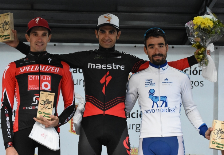 Podio élite con Ismael Esteban entre Aitor Hernández y David Lozano © C. y J. Linares/