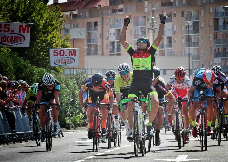 Juan de Dios, ganando en Zaragoza © FB Javier Castañer