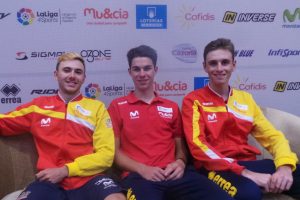 Los tres corredores de la selección española júnior © RFEC